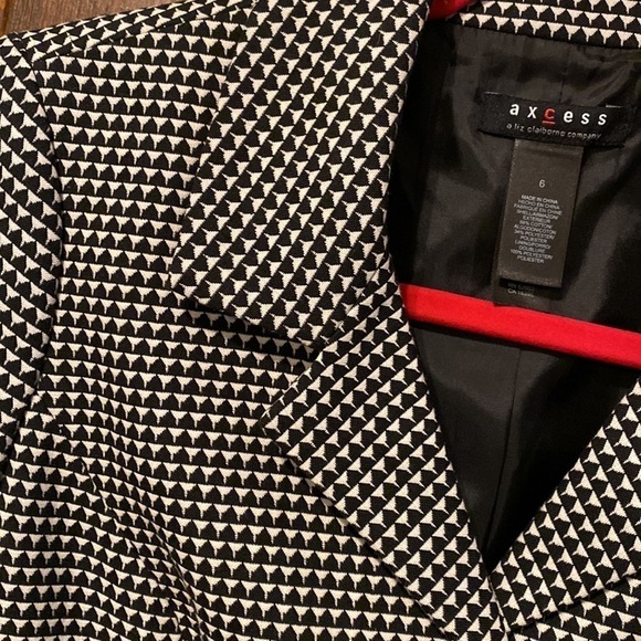 Axcess a Liz Claiborne co. short waisted black and white blazer. - Picture 6 of 8